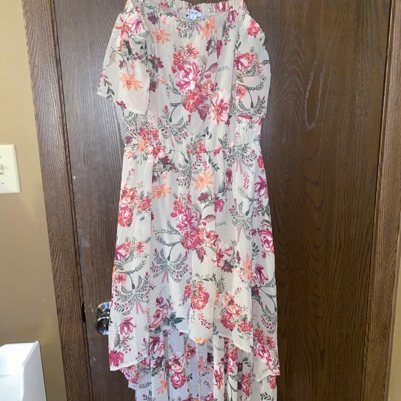 This beautiful high-low dress! - Picture 1 of 4